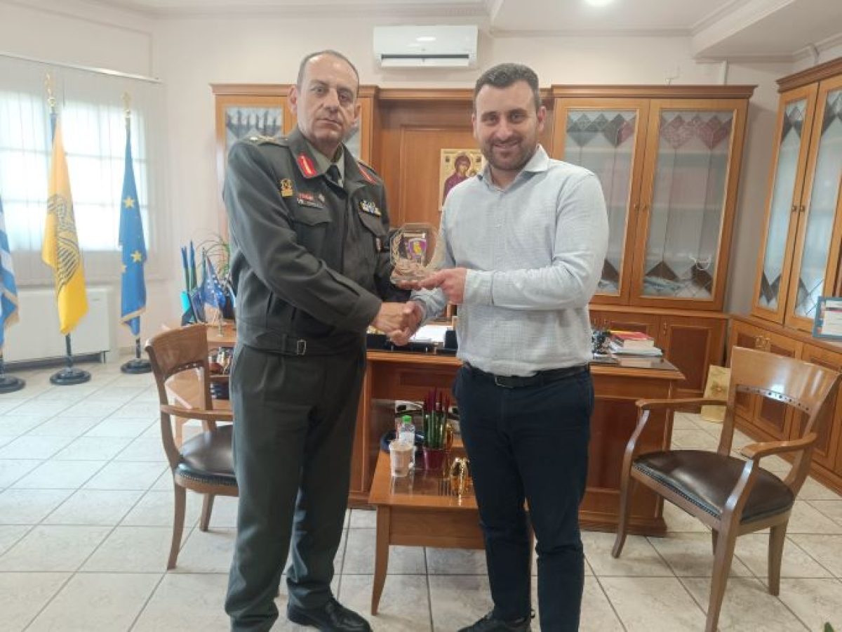 Πρώτη συνάντηση του Δημάρχου Μετεώρων Λ. Αβραμόπουλου με τον νέο Διοικητή της ΣΜΥ, Ταξίαρχο Κ. Κωτάκο – Άγημα της Σχολής θα παρελάσει την 25η Μαρτίου στην Καλαμπάκα, κατόπιν έγκρισης του Υπουργού Εθνικής  Άμυνας