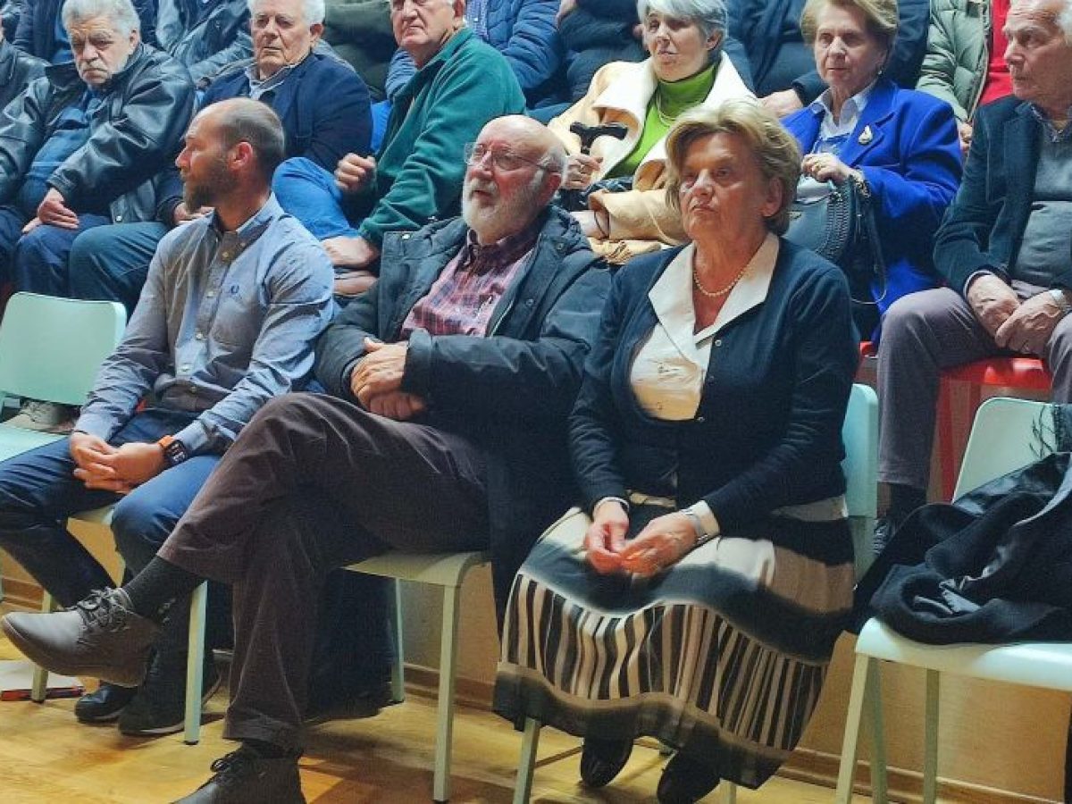 ΠΑΣΟΚ: Για άλλη μια φορά έλειψε η νεολαία από την πολιτική εκδήλωση των Τρικάλων