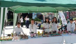 rafina-paschalino-Bazaar-stin-kentriki