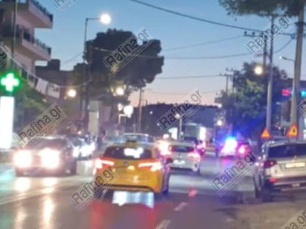 Ραφήνα: Τροχαίο στη Λεωφόρο Φλέμινγκ – Ακινητοποιημένα οχήματα στη μέση του δρόμου!