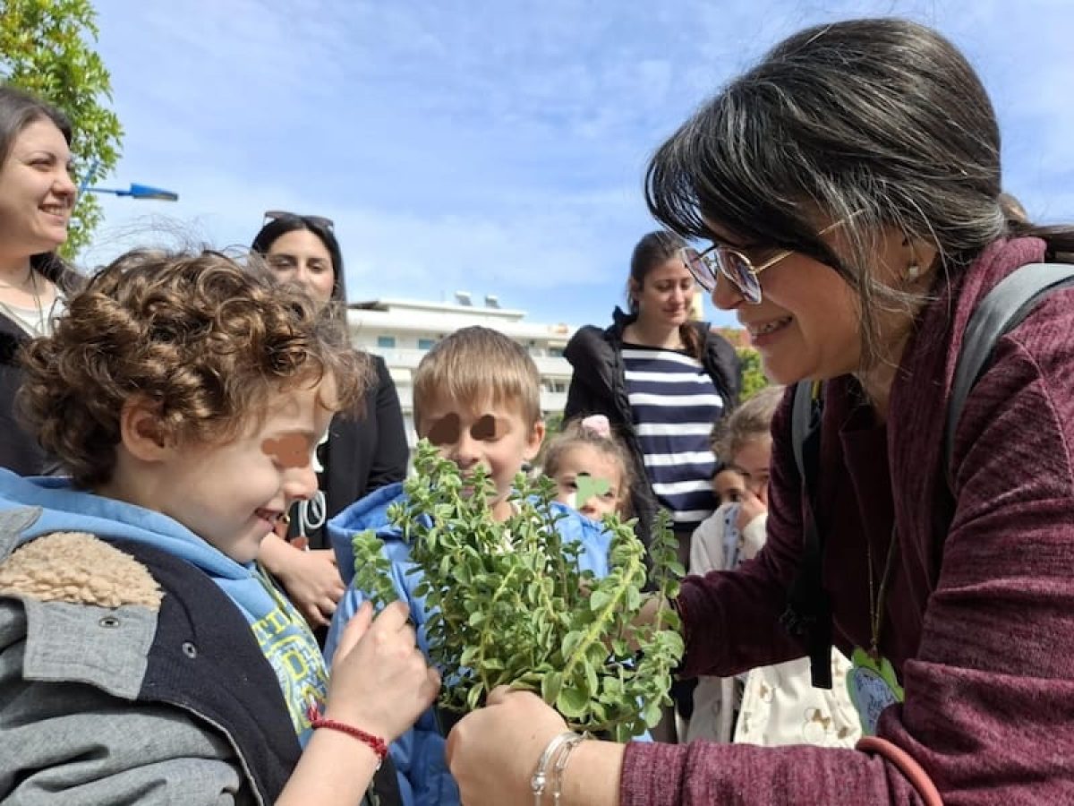 ΡΕΘΥΜΝΟ: Μοσχοβόλησε η πλατεία του Αγίου Γεωργίου “Πεταλιώτη”