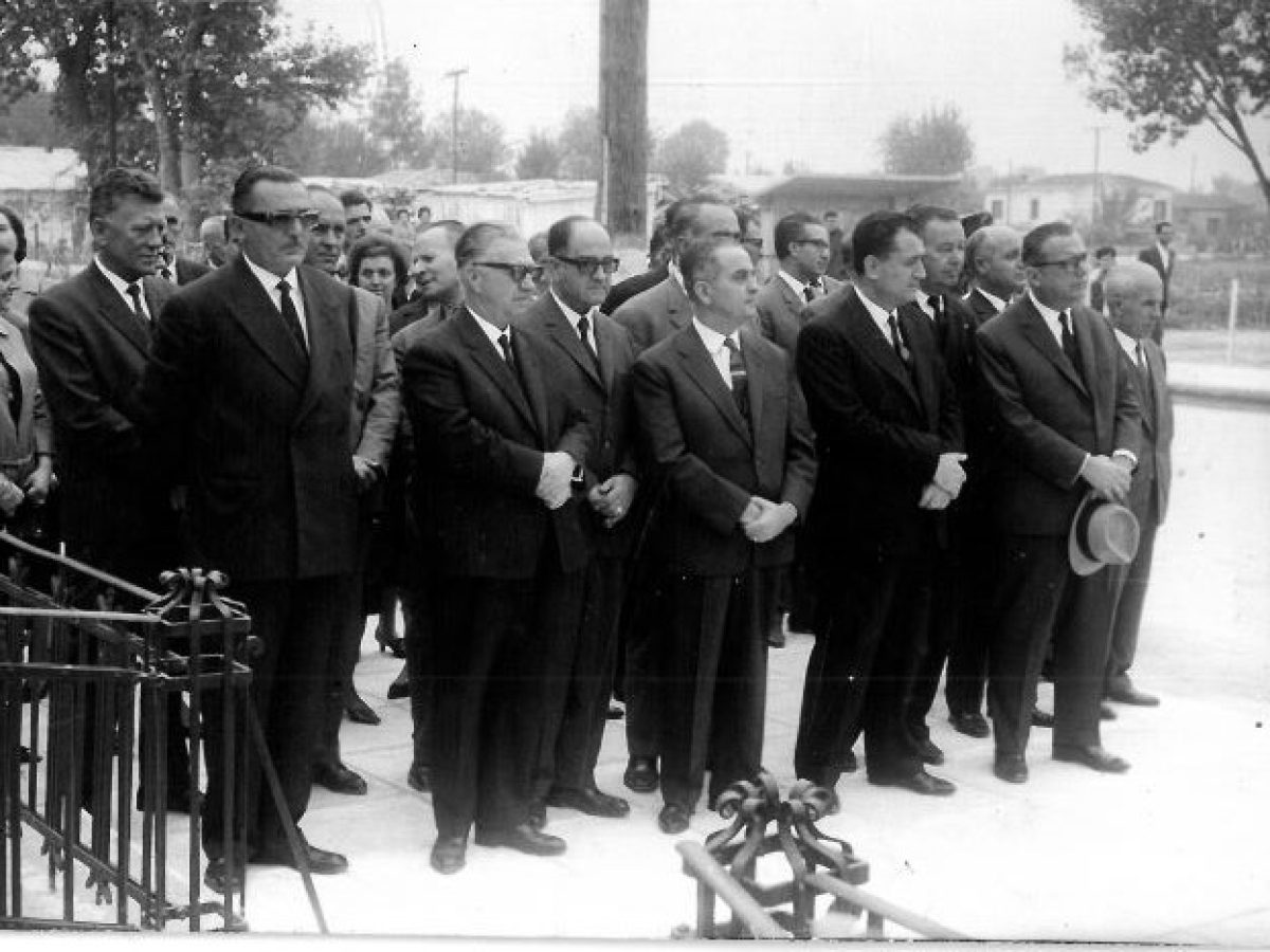 Ρετρό: Οι αρχές του τόπου με επικεφαλής τον τότε Δήμαρχο Τρικκαίων Ιωάννη Μάτη στη παρέλαση της 25ης Μαρτίου 1965