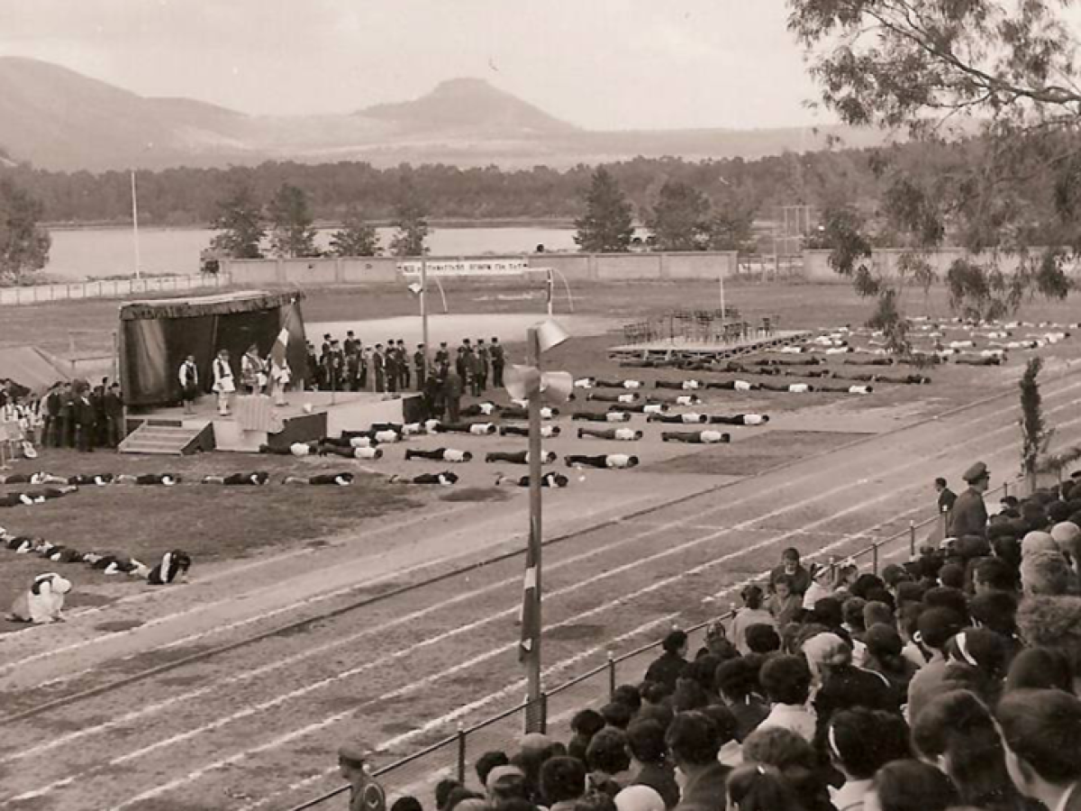 ΡΕΤΡΟ: Όταν το Αργοστόλι χειροκροτούσε τις σχολικές γυμναστικές επιδείξεις