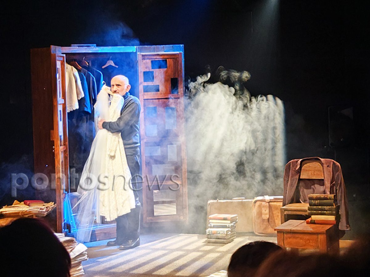 «Ροδάφ’νον»: Η αριστουργηματική παράσταση ταξιδεύει στη Θεσσαλονίκη μόνο για τρεις ημέρες