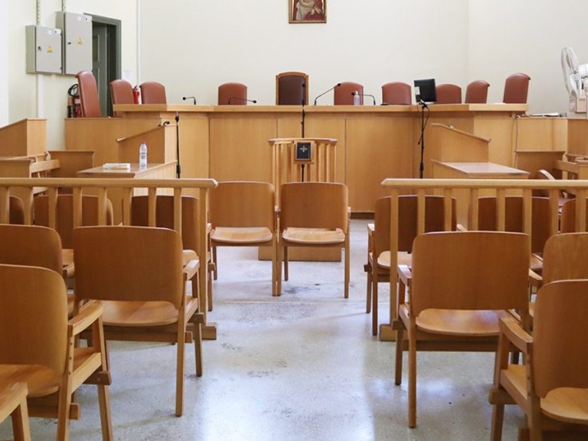 Σε 22 μήνες καταδικάστηκε η μητέρα που κούρεψε την κόρη της επειδή ήταν άτακτη