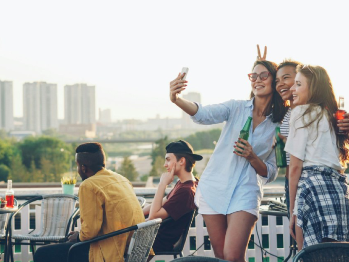 Σε ποια ηλικία «κρύβεται» η ευτυχία;