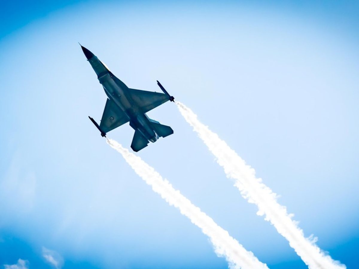 Συγκίνηση και δέος στο Μεσολόγγι από την αεροπορική επίδειξη του F-16 (ΦΩΤΟ)