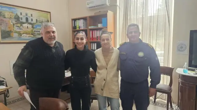 sigkinisi-ke-iperifania-gia-tin