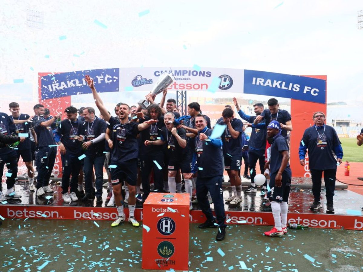 Συγκινητικές στιγμές στο Καυτατζόγλειο για τον δικό μας Θεοδόση Μαχαίρα : Η φιέστα του Ηρακλή  για την άνοδο στη Super League ύστερα από 9 χρόνια