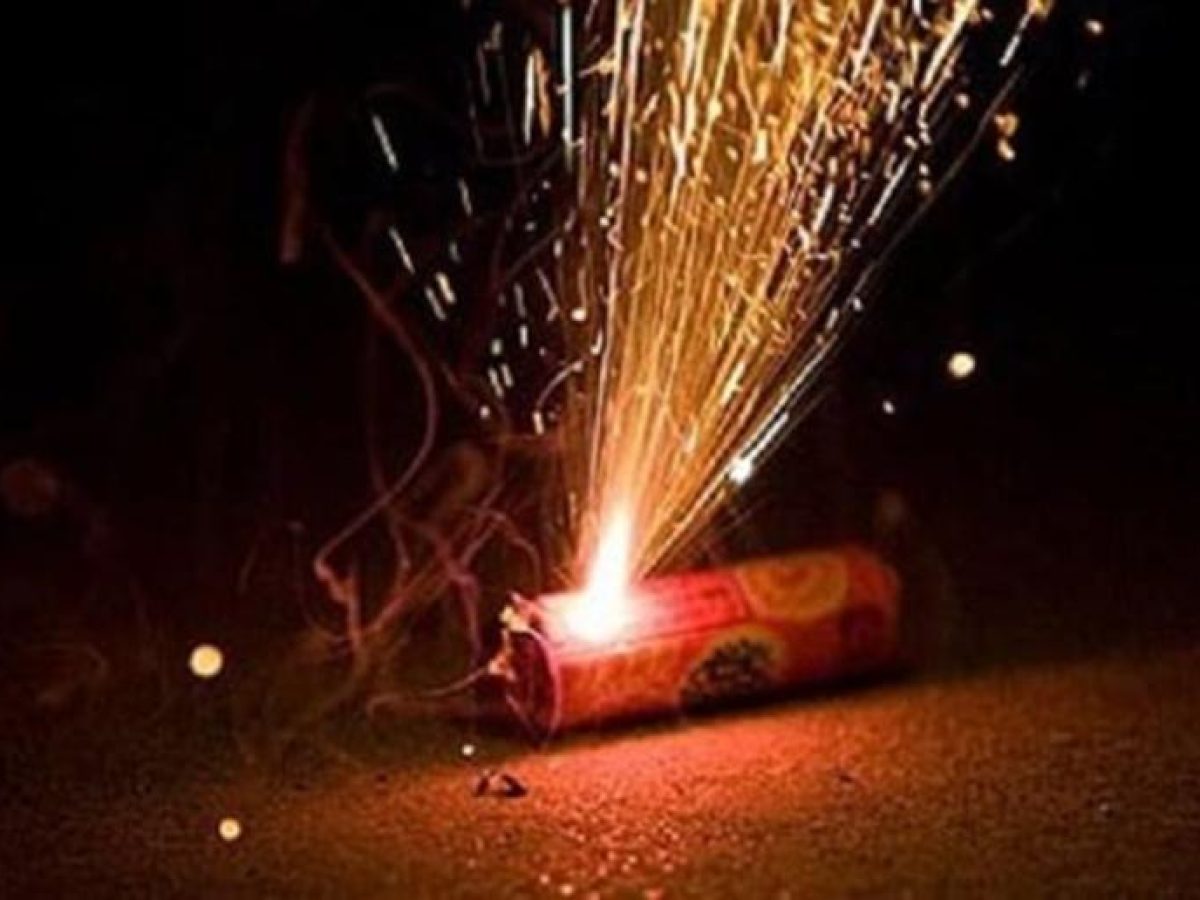 Σύλληψη ανηλίκου, και των γονιών, γιατί είχε κροτίδες