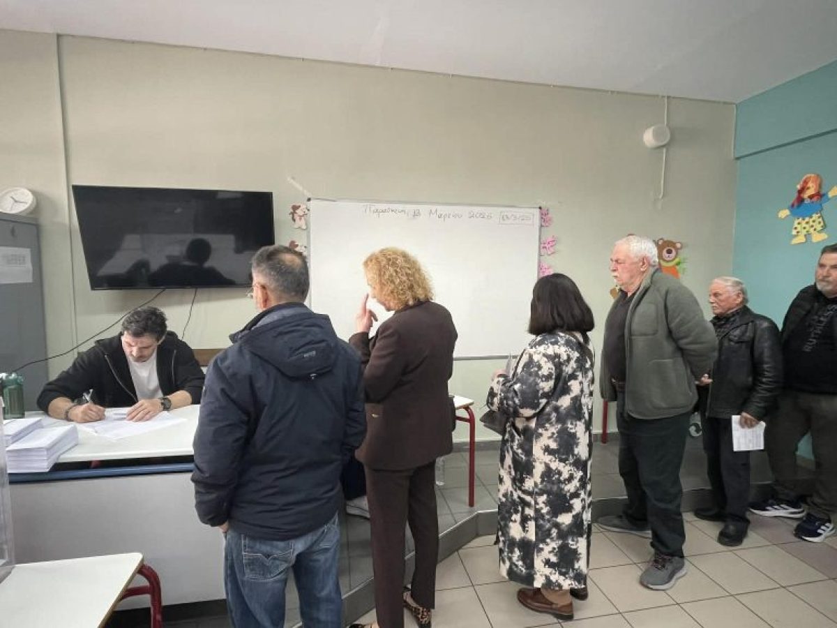 Σήμερα το ΠΑΣΟΚ ψηφίζει: εσωκομματικές κάλπες για τους 4.000 συνέδρους-αθρόα προσέλευση στη Λάρισα (ΦΩΤΟ)