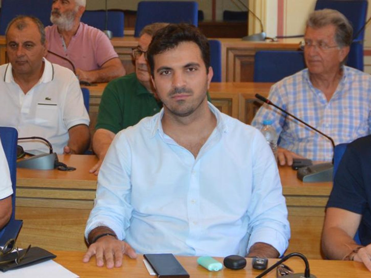 Σύμφωνα με τη Δημοτική Αρχή… οι πολίτες  είναι υπεύθυνοι για τα χάλια των πεζοδρομίων!