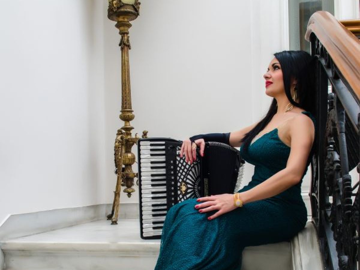 Συμφωνική παράσταση με τίτλο “Μια Βεντάλια από Γυναίκες” της Ζωής Τηγανούρια- “Η Ελληνική μουσική έχει παγκόσμια δύναμη!”