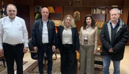 sinantisi-chrisas-ntinti-me-to