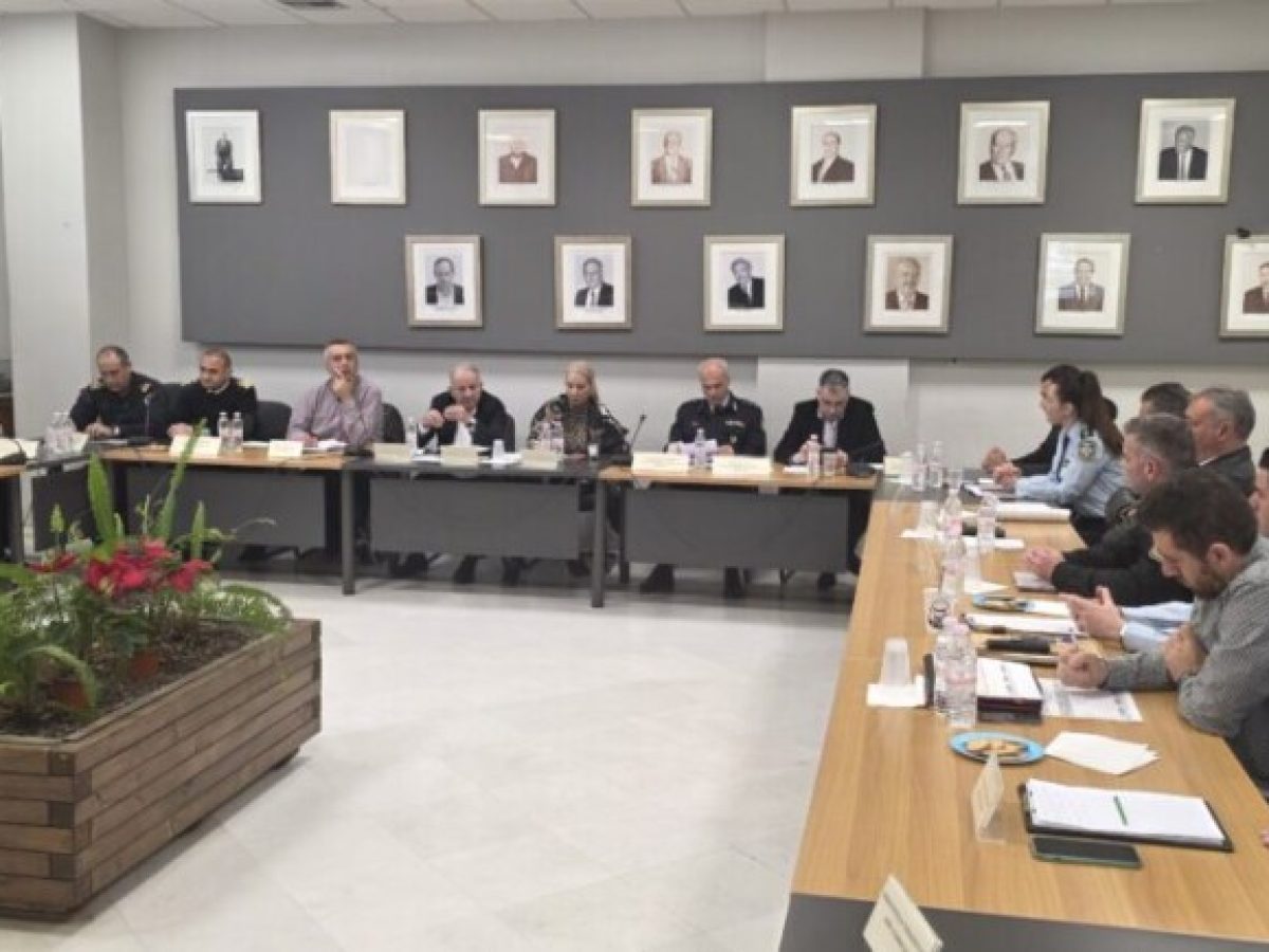 Συνάντηση εργασίας της Δημοτικής Αρχής Ραφήνας με συνεργάτες του Υπουργού Προστασίας του Πολίτη και υψηλόβαθμους αξιωματικούς της ΕΛ.ΑΣ και Λιμενικού στο Δημαρχείο