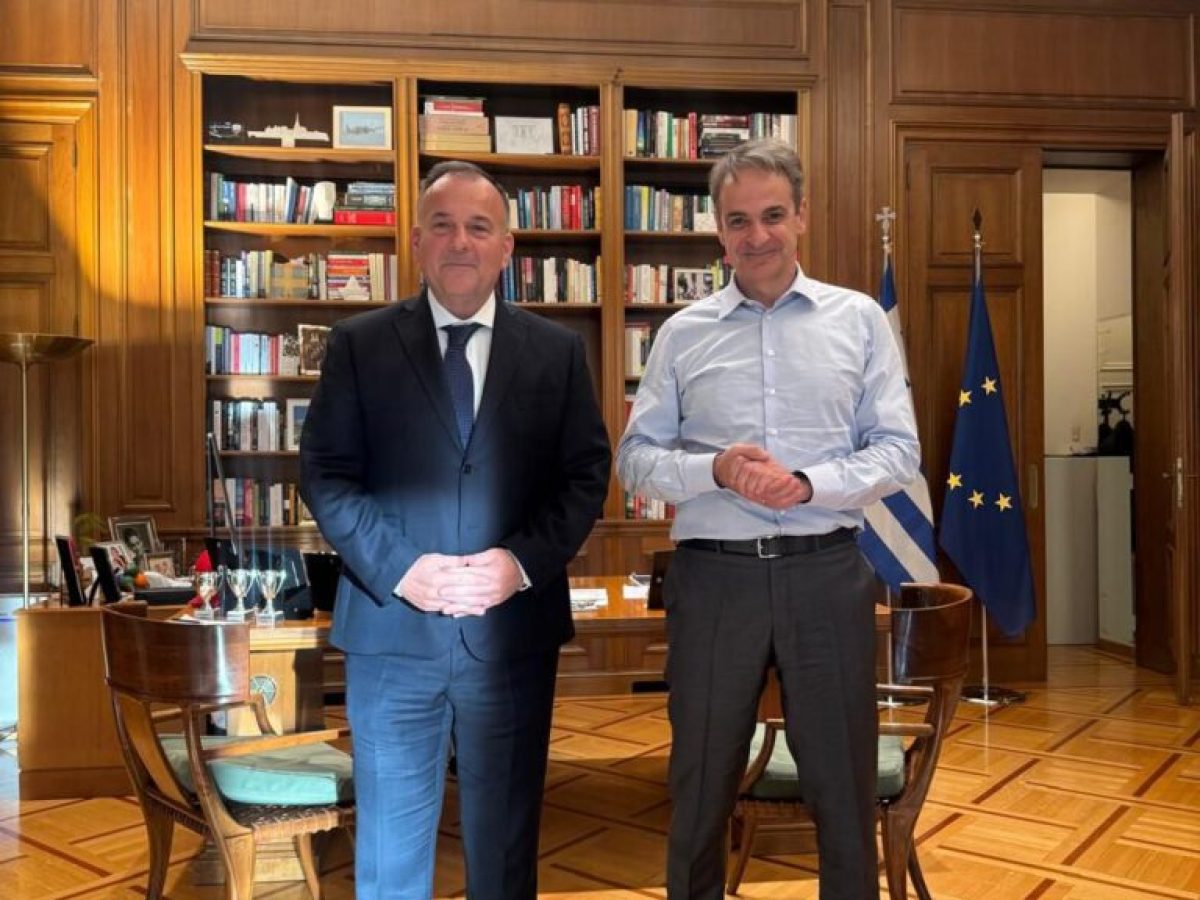 Συνάντηση Γιάννη Παππά με τον Πρωθυπουργό Κυριάκο Μητσοτάκη στο Μέγαρο Μαξίμου.