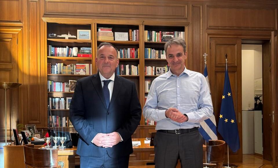 sinantisi-gianni-pappa-me-ton-5