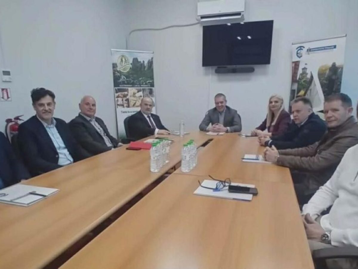 Συνάντηση Καββαθά με τη διοίκηση του Επιμελητηρίου Τρικάλων για τα προβλήματα των μικρομεσαίων επιχειρήσεων