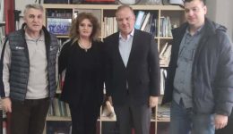 sinantisi-stameniti-me-meli-ton