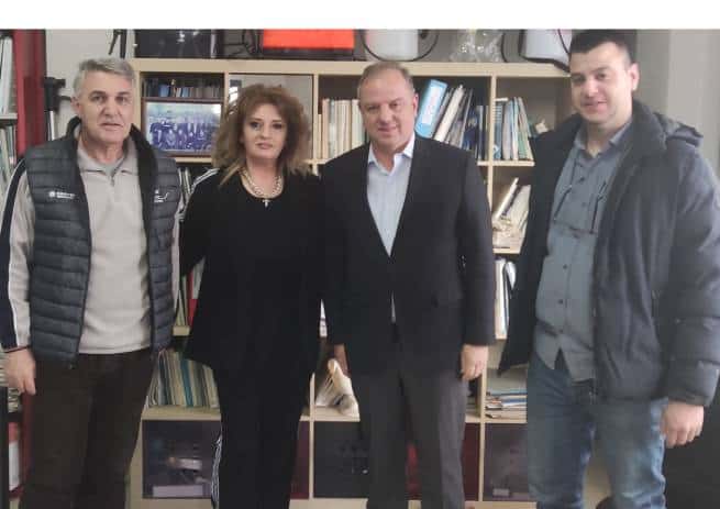 sinantisi-stameniti-me-meli-ton
