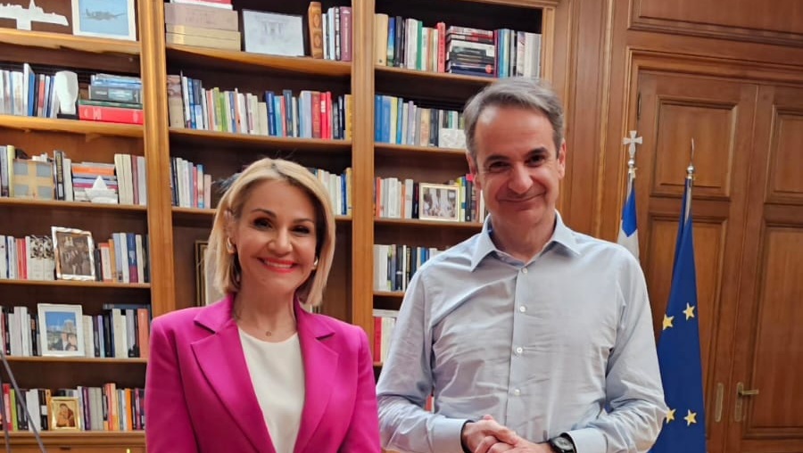 sinantisi-tis-mikas-iatridi-me