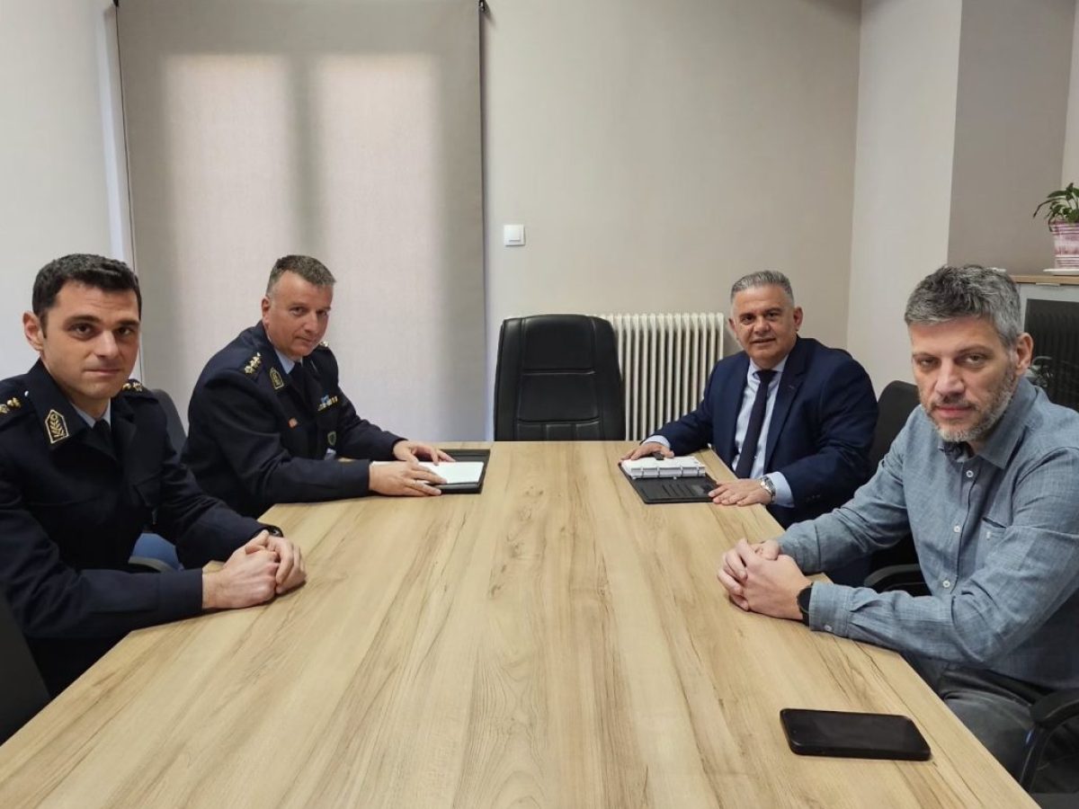 Συνάντηση του Δημάρχου Καμένων Βούρλων με τον Αστυνομικό Διευθυντή Φθιώτιδας και τον Διοικητή του Α.Τ. Καμένων Βούρλων