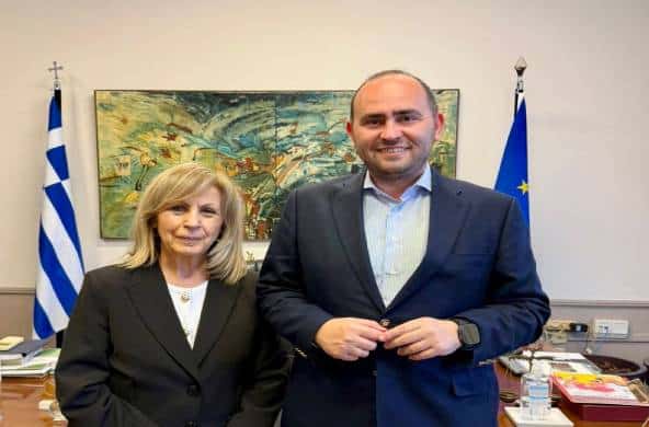 sinantisi-vasiliadi-Αidona-sto-epikentro-i