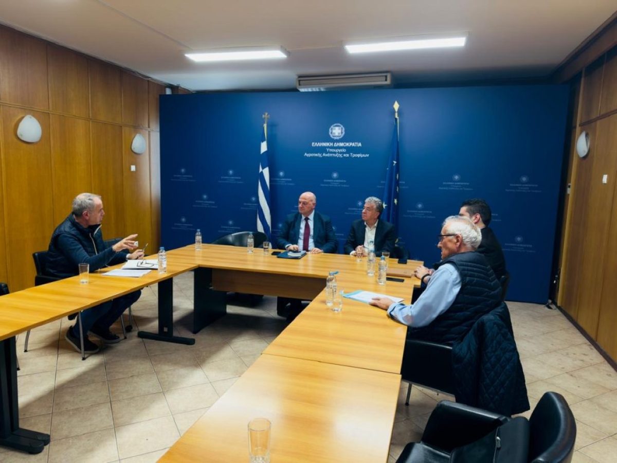 Συνάντηση Αρναουτάκη με Τσιάρα στο Υπουργείο Αγροτικής Ανάπτυξης για την ελαιοκαλλιέργεια