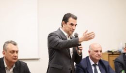 sinechizete-i-periodia-skreka-sti-1