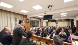 sinechizete-i-periodia-skreka-sti