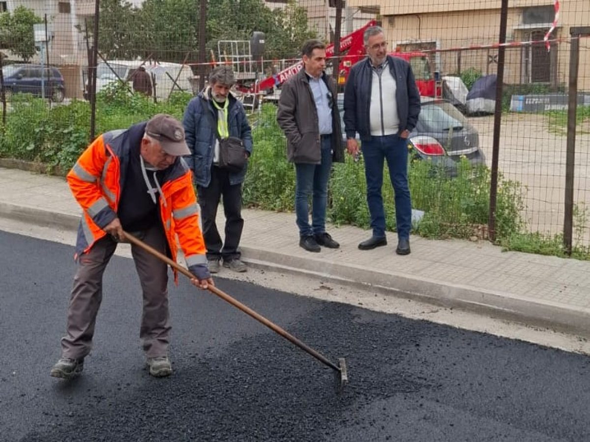 Συνεχίζονται οι ασφαλτοστρώσεις στο οδικό δίκτυο του Δήμου Αγίου Δημητρίου