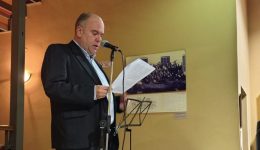 siros-me-megali-epitichia-ta