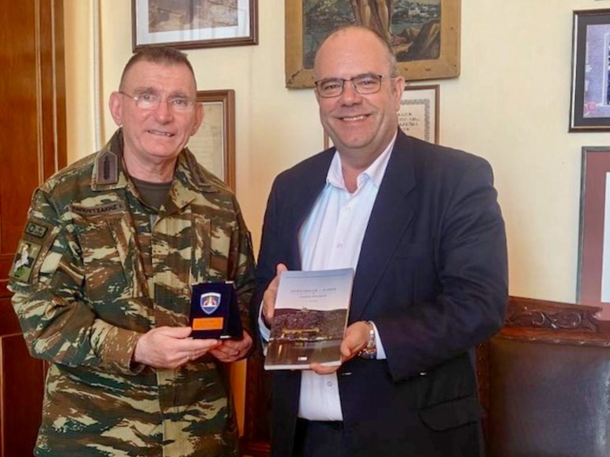 Σύρος: Συνάντηση Δημάρχου με τον νέο Υποδιοικητή της ΑΣΔΑΑΜ Ιωάννη Παπουτσάκη