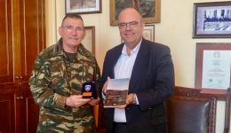 siros-sinantisi-dimarchou-me-ton-1