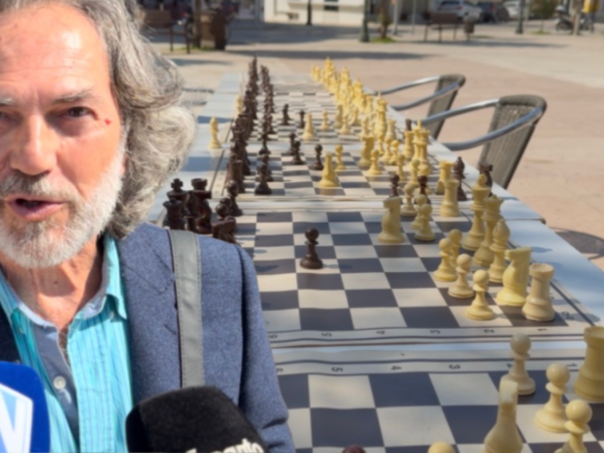 Σκάκι και μηνύματα για τη “γιορτή της γυναίκας” από τη Ναύπακτο – Οι «Βασίλισσες του Σκακιού» στην πλατεία Φαρμάκη (Βίντεο)