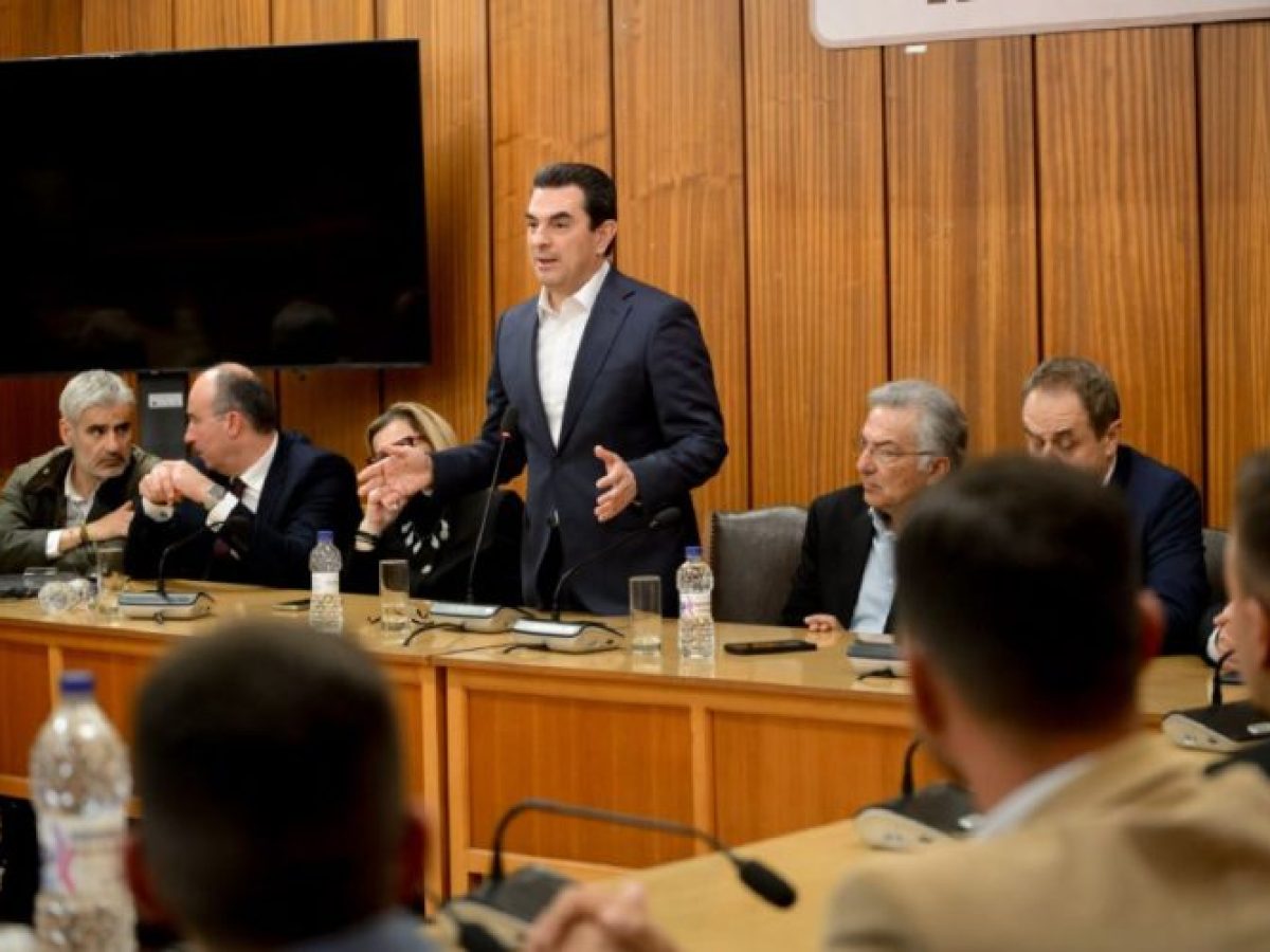 Σκρέκας από Κόρινθο: H κυβέρνηση στηρίζει την περιφερειακή ανάπτυξη για να διασφαλίσει ένα καλύτερο μέλλον στις επόμενες γενιές»