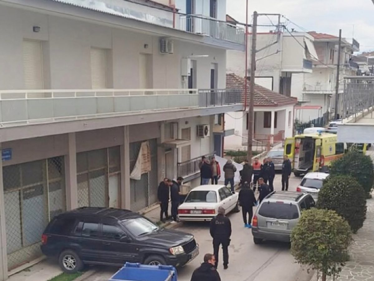 Σοκ στην Καρδίτσα. Βρέθηκε μαχαιρωμένος γνωστός τραγουδιστής