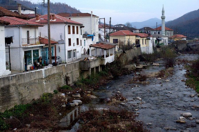 sok-stin-orini-xanthi-skotose