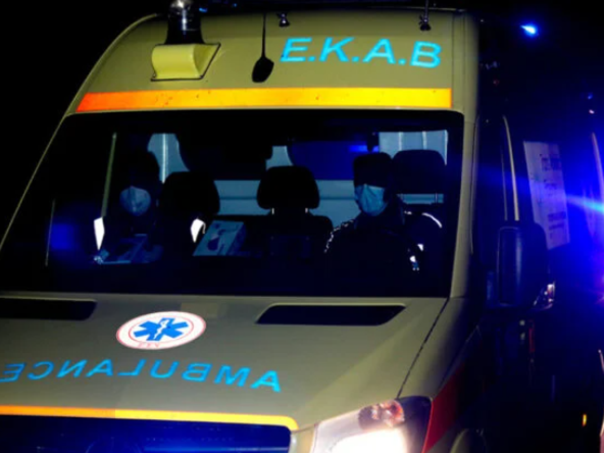 Σοκαριστικό τροχαίο στα Καλάβρυτα: Νεαρή καρφώθηκε σε δέντρο – Το αυτοκίνητο έπεσε σε πλαγιά και διαλύθηκε (ΦΩΤΟ)