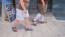 souda-touristas-pou-fotografize-apo