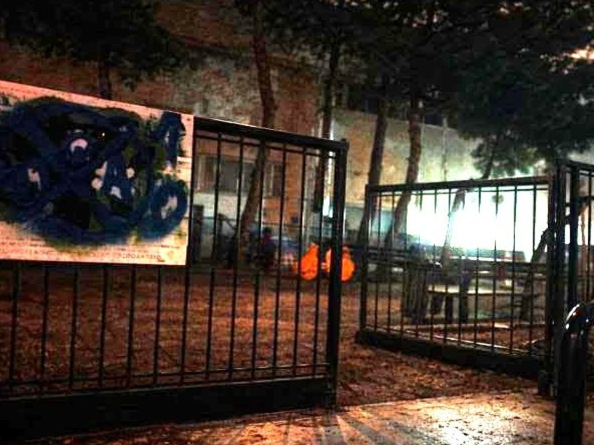 Σπάτα: Παιδική χαρά στο… σκοτάδι