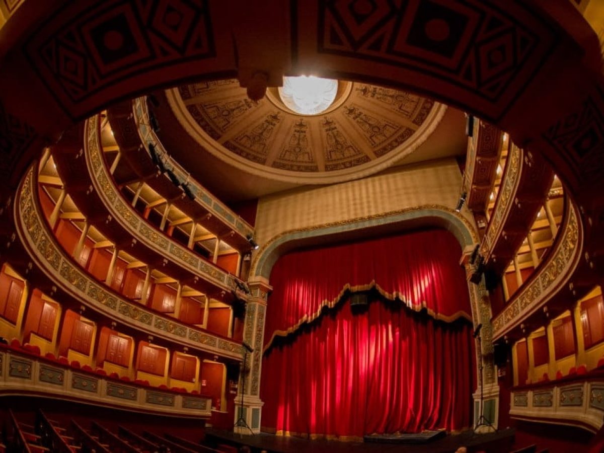 σπιράλ: χωρίς Καλλιτεχνικό Διευθυντή και το 2026 το  ΔΗΠΕΘΕ Πάτρας