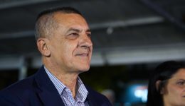 sti-chrisomilia-kalampakas-gia-tin-1