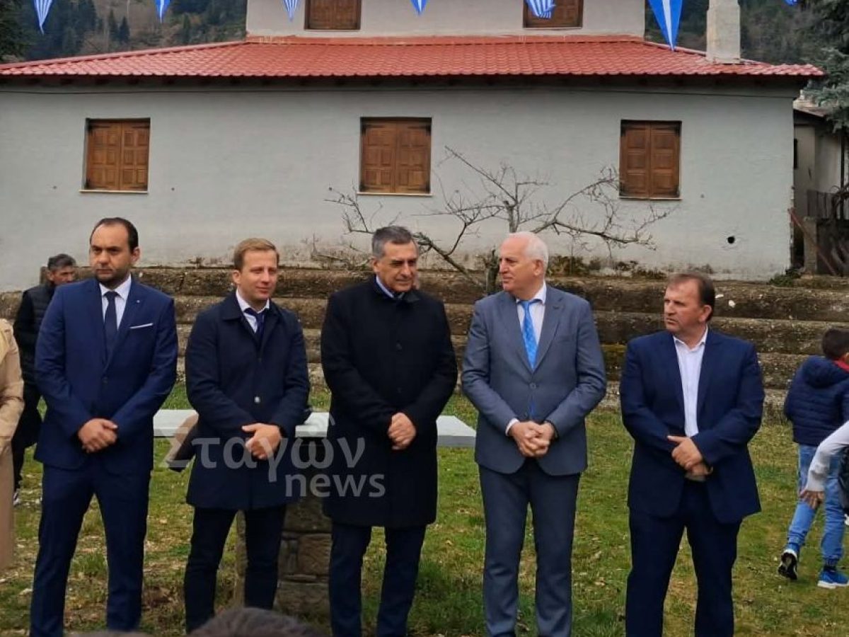 Στη Χρυσομηλιά Καλαμπάκας ο Δημήτρης Κουρέτας για την 25η Μαρτίου – Συγκίνηση, μηνύματα και δώρα στα παιδιά του χωριού
