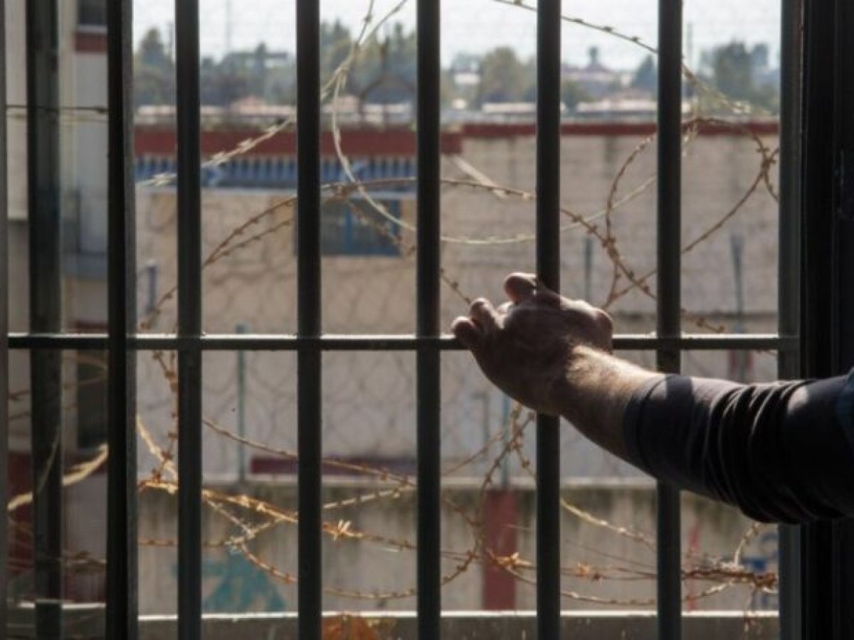 &Sigma;&tau;&eta; &phi;&upsilon;&lambda;&alpha;&kappa;ή 36&chi;&rho;&omicron;&nu;&omicron;&sigmaf; &ndash; Έ&sigma;&pi;&alpha;&sigma;&epsilon; &tau;&zeta;&alpha;&mu;&alpha;&rho;ί&alpha; &iota;&chi;&theta;&upsilon;&omicron;&pi;&omega;&lambda;&epsilon;ί&omicron;&upsilon; &kappa;&alpha;&iota; ά&rho;&pi;&alpha;&xi;&epsilon; 100 &epsilon;&upsilon;&rho;ώ