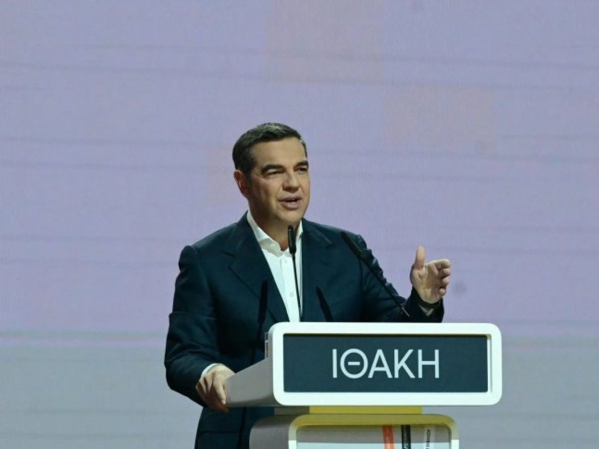 &Sigma;&tau;&eta; &Theta;&epsilon;&sigma;&sigma;&alpha;&lambda;&omicron;&nu;ί&kappa;&eta; &sigma;ή&mu;&epsilon;&rho;&alpha; &omicron; &Alpha;&lambda;έ&xi;&eta;&sigmaf; &Tau;&sigma;ί&pi;&rho;&alpha;&sigmaf; &pi;&rho;&iota;&nu; &alpha;&pi;ό &tau;&eta;&nu; &pi;&alpha;&rho;&omicron;&upsilon;&sigma;ί&alpha;&sigma;&eta; &tau;&eta;&sigmaf; &laquo;&Iota;&theta;ά&kappa;&eta;&sigmaf;&raquo; &sigma;&tau;&eta;&nu; &Kappa;&omicron;&zeta;ά&nu;&eta;
