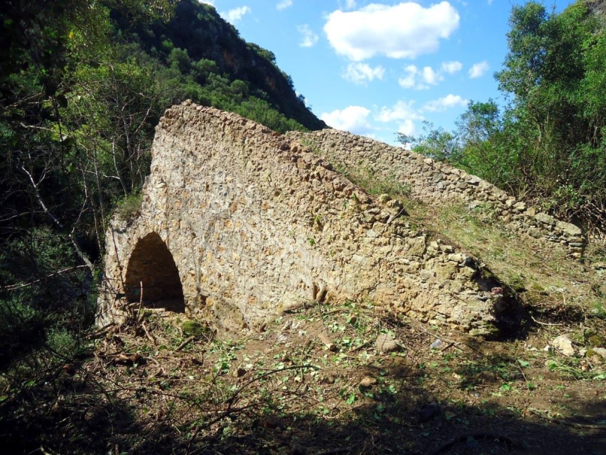 Στη Βουλή το ιστορικό Γεφύρι Κόπανου και η πολιτιστική διαδρομή στον Ευρώτα