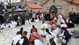 stin-istoriki-moni-Αgias-lavras