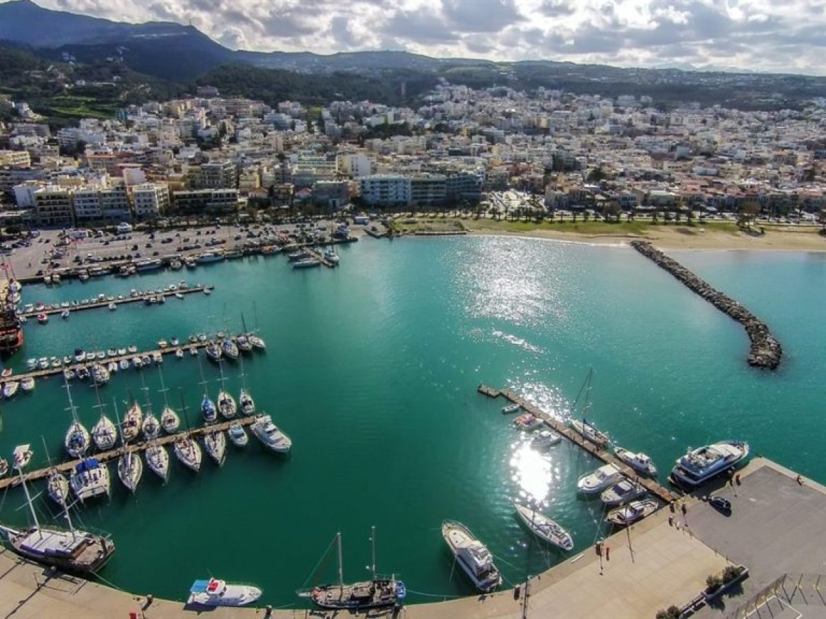 Στο επίκεντρο η στάθμευση των τουριστικών λεωφορείων και η κυκλοφορία των επισκεπτών εντός του Λιμένα Ρεθύμνου