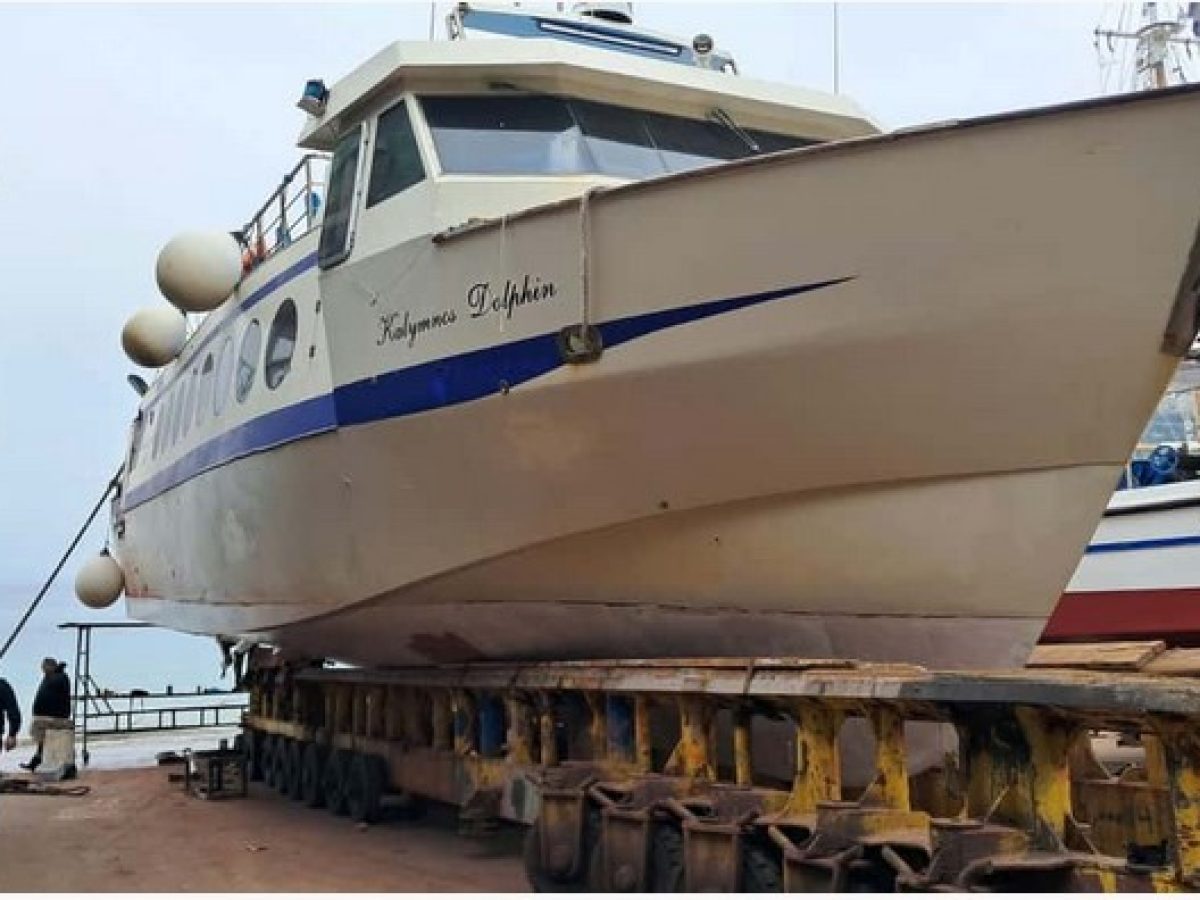 Στο καρνάγιο το “ΚΑΛΥΜΝΟΣ ΝΤΟΛΦΙΝ” μετά από ζημιά στους έλικες σε αβαθή στο Μαστιχάρι-“Αγώνας δρόμου” για να επανέλθει στα δρομολόγια την Πέμπτη